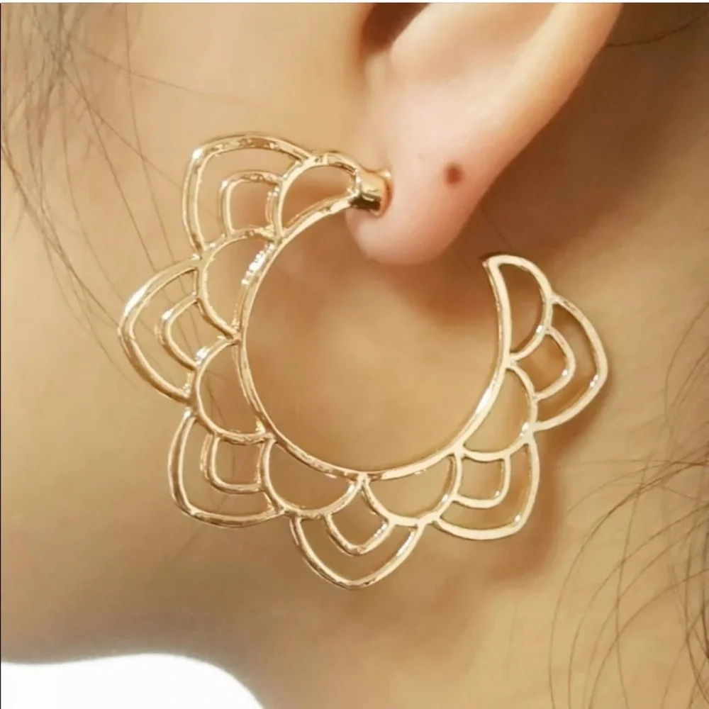 NEW! Anthropologie Abstract Geometric Flower Earrings - Picture 1 of 4